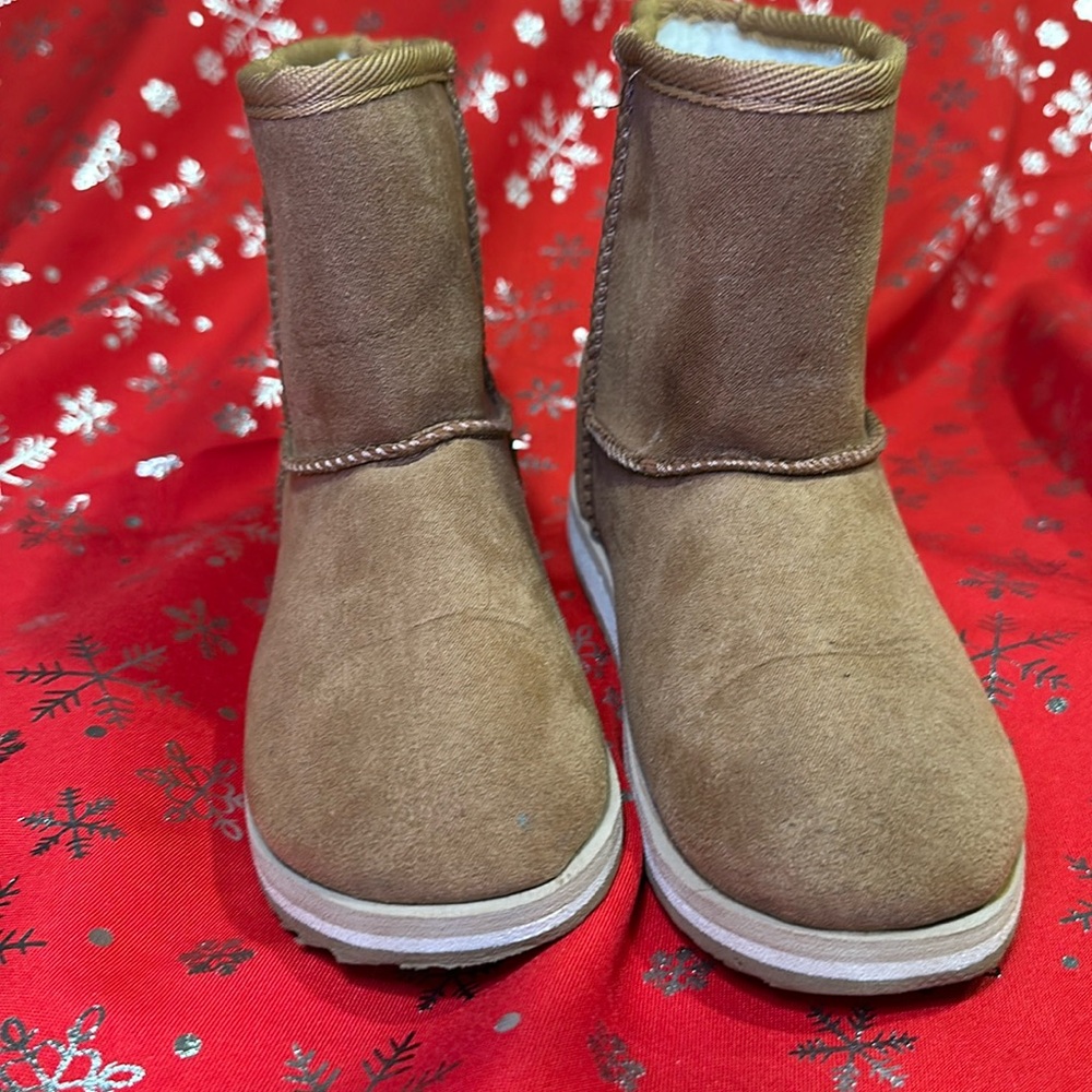 Kids GUC Faux Suede Booties size 12